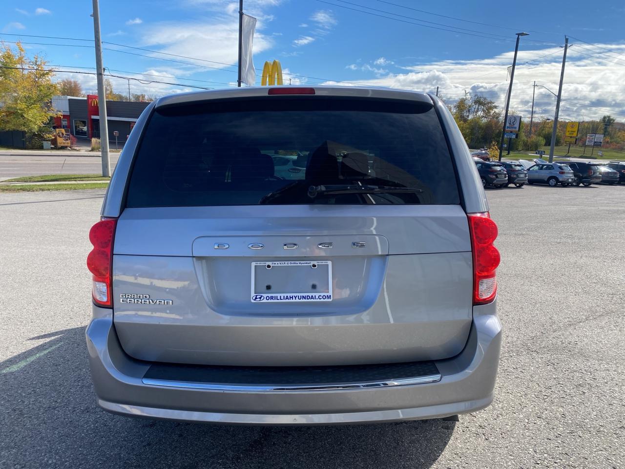 2017 Dodge Grand Caravan FAMILY MOVER! CERTIFIED! FWD! Photo3