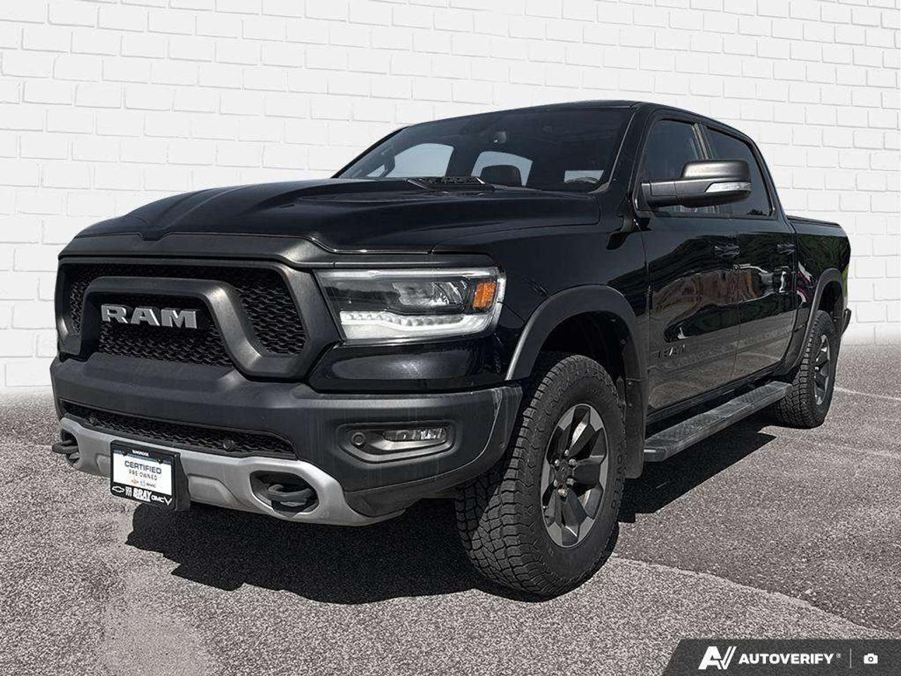 2019 RAM 1500 SPRAY IN BEDLINER. TONNEAU COVER. RUNNING BOARDS. SUNROOF. TRAILER BRAKE CONTROLLER. CERTIFIED. Photo0