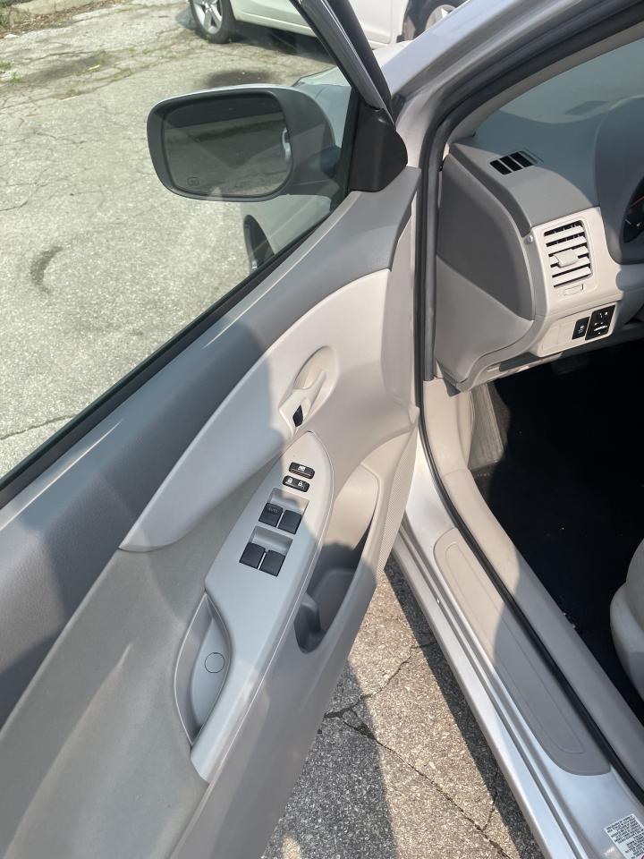 2010 Toyota Corolla 4dr Sdn Auto CE low km power locks,mirrors ac Photo