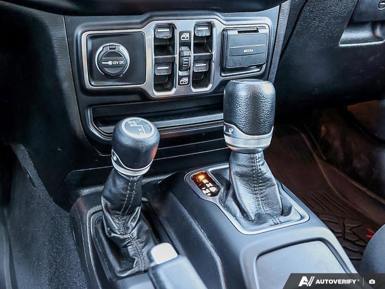 2022 Jeep Gladiator Sport SSPORT S, V6, 4X4, NAV, ALPINE, GOOD KMS! Photo