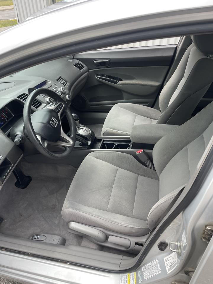 2009 Honda Civic 4dr Auto DX-G alloys ac low km Photo