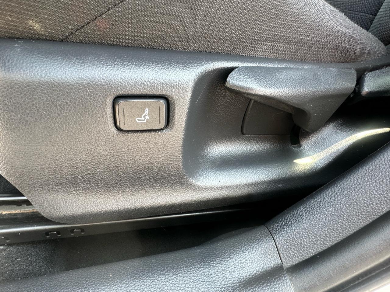 2019 Toyota Corolla SE ~ CARPLAY ~ CAMERA ~ HTD SEATS ~ CERTIFIED Photo