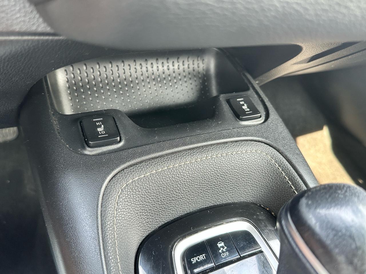 2019 Toyota Corolla SE ~ CARPLAY ~ CAMERA ~ HTD SEATS ~ CERTIFIED Photo