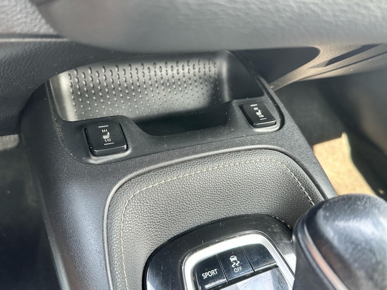 2019 Toyota Corolla Hatchback SE ~ CARPLAY ~ CAMERA ~ HTD SEATS ~ CERTIFIED Photo