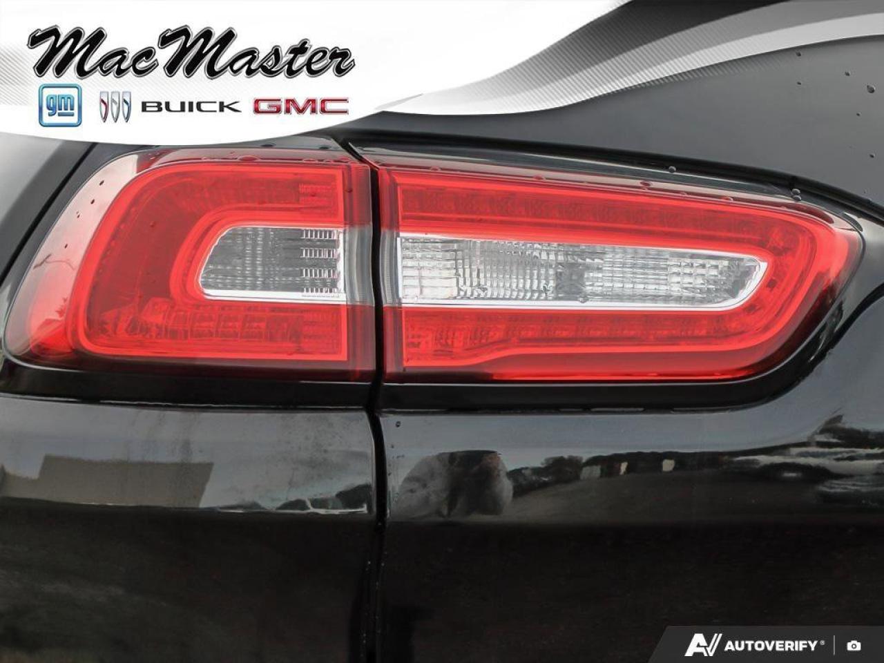 2016 Jeep Cherokee LatitudeLATITUDE NORTH, 4X4, 3.2L V6, CLOTH, 1-OWN Photo