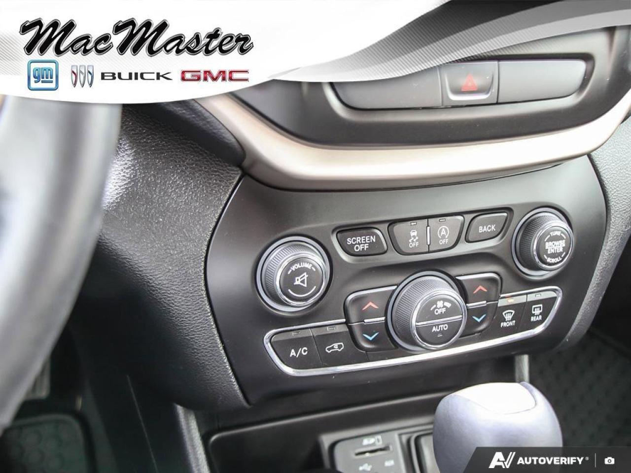 2016 Jeep Cherokee LatitudeLATITUDE NORTH, 4X4, 3.2L V6, CLOTH, 1-OWN Photo