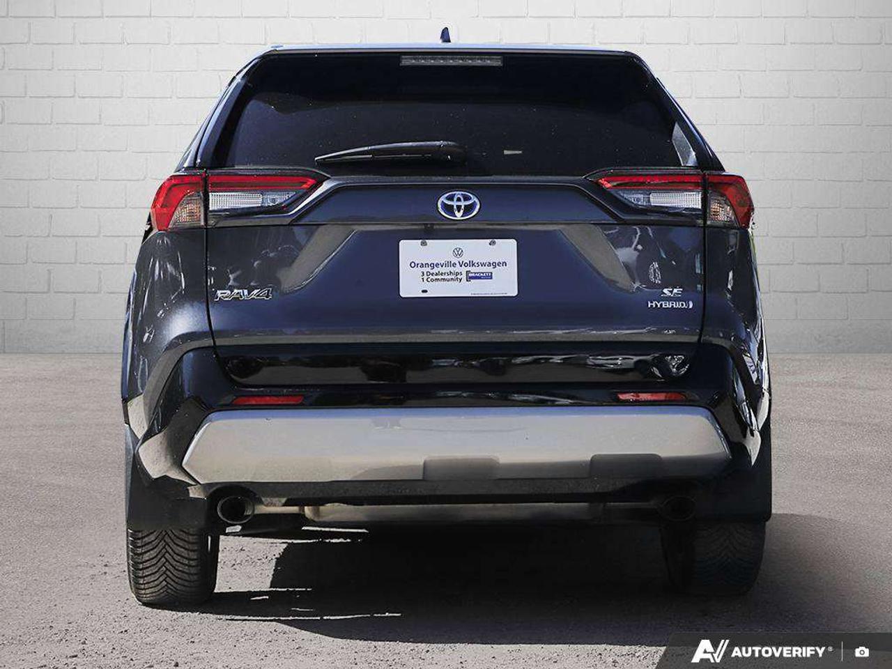 2023 Toyota RAV4 Hybrid SEHYBRID, SUNROOF, HTD SEATS, ADAPTIVE CRUISE, CARPLAY Photo