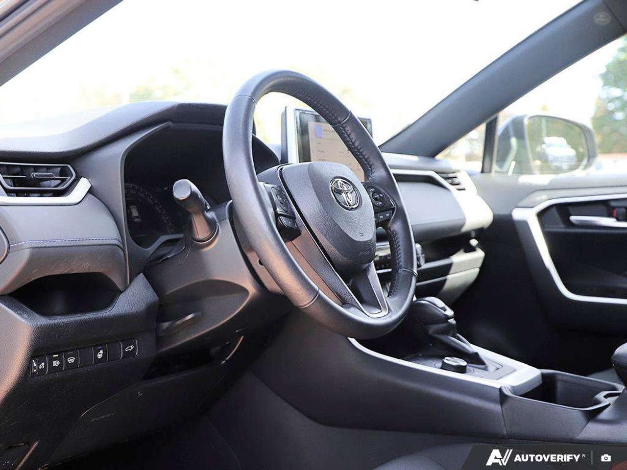 2023 Toyota RAV4 Hybrid SEHYBRID, SUNROOF, HTD SEATS, ADAPTIVE CRUISE, CARPLAY Photo