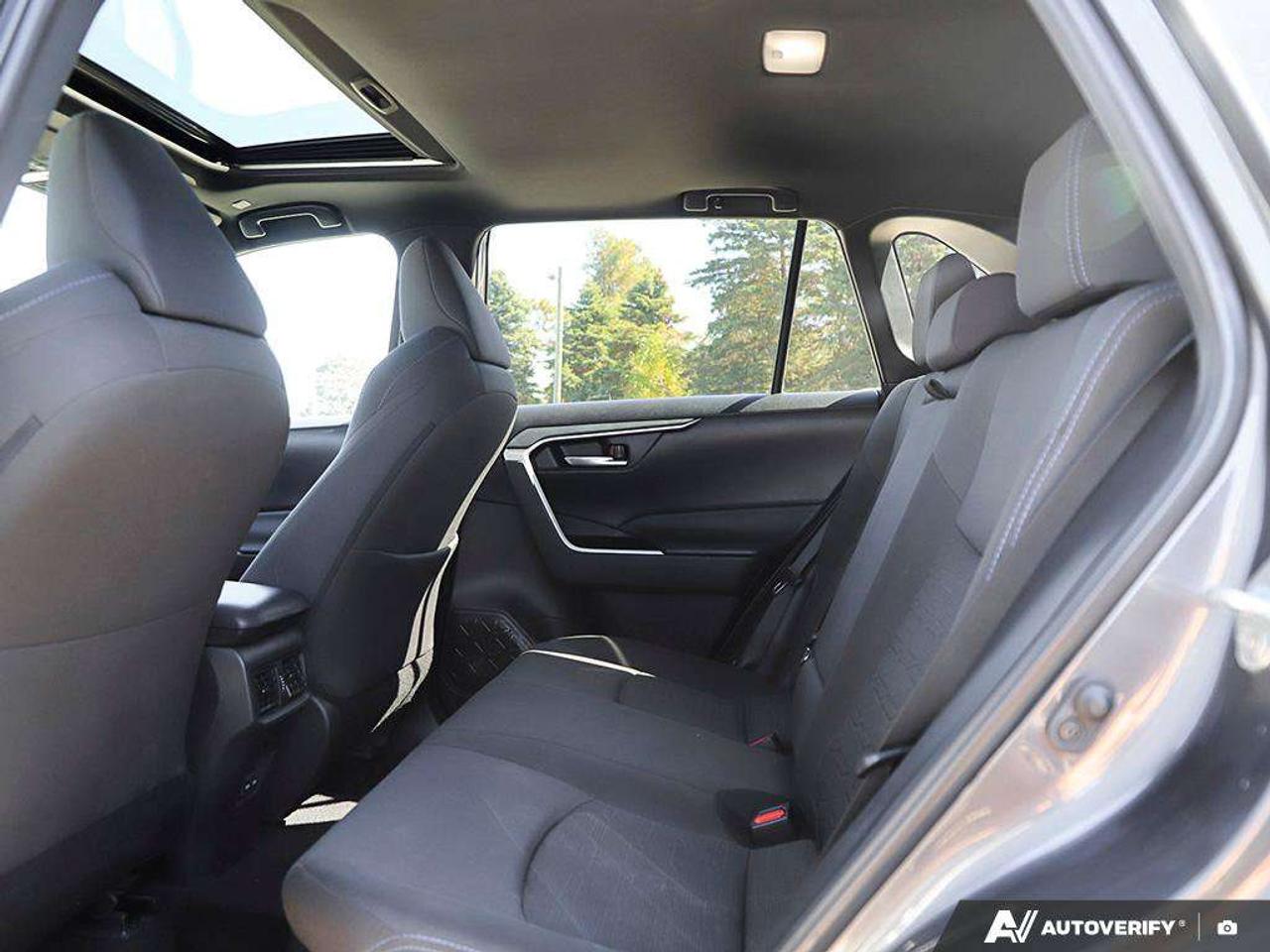 2023 Toyota RAV4 Hybrid SEHYBRID, SUNROOF, HTD SEATS, ADAPTIVE CRUISE, CARPLAY Photo