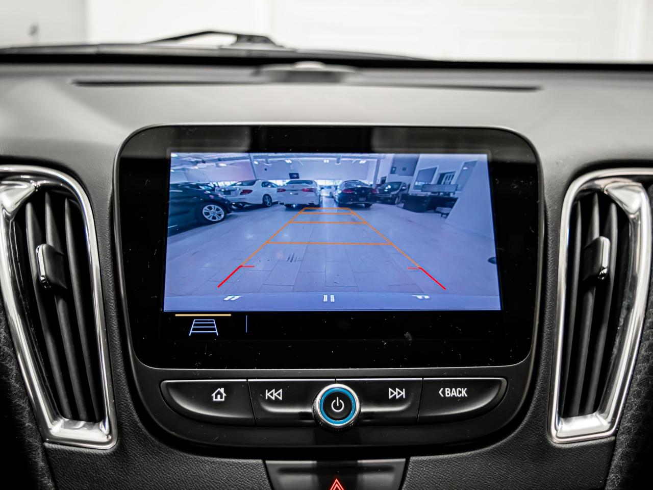 2019 Chevrolet Malibu HYBRID APPLE CARPLAY REAR VIEW CAMERA Photo
