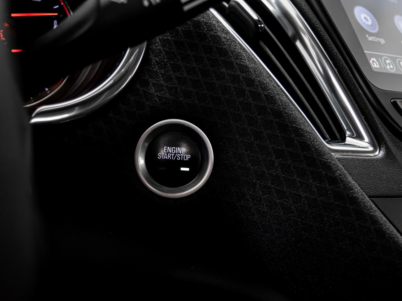 2019 Chevrolet Malibu HYBRID APPLE CARPLAY REAR VIEW CAMERA Photo