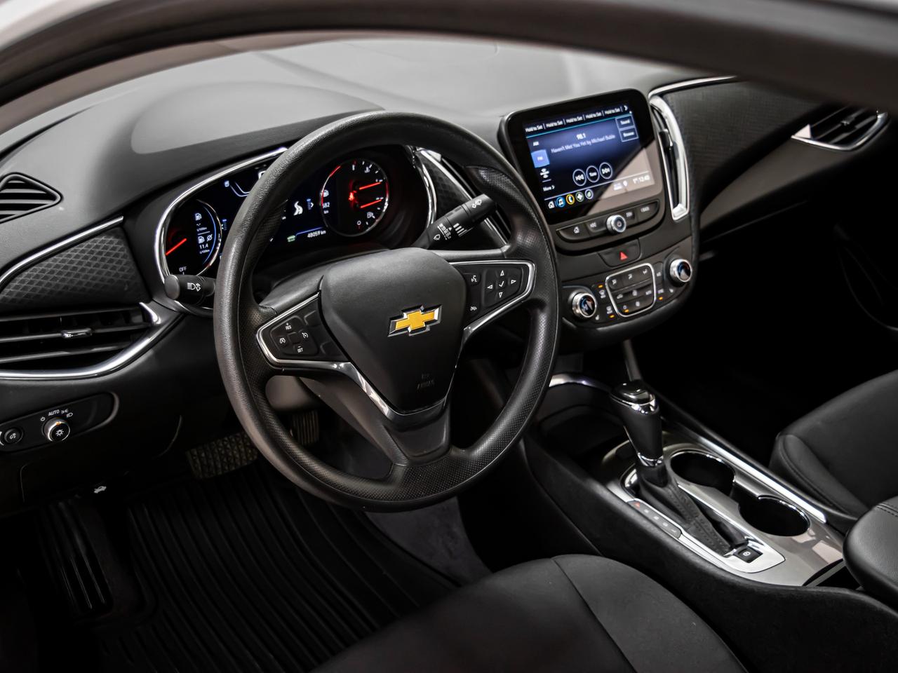 2019 Chevrolet Malibu HYBRID APPLE CARPLAY REAR VIEW CAMERA Photo