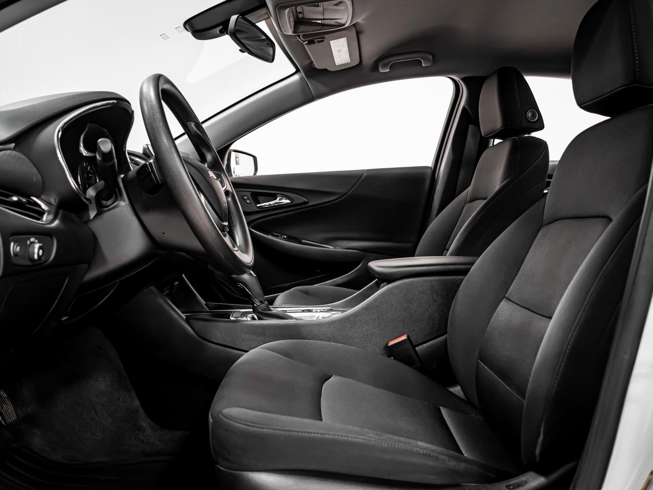 2019 Chevrolet Malibu HYBRID APPLE CARPLAY REAR VIEW CAMERA Photo