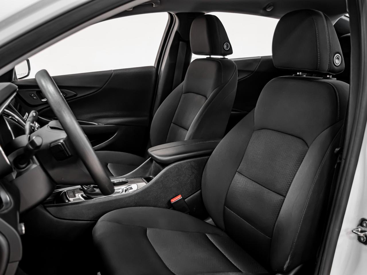 2019 Chevrolet Malibu HYBRID APPLE CARPLAY REAR VIEW CAMERA Photo