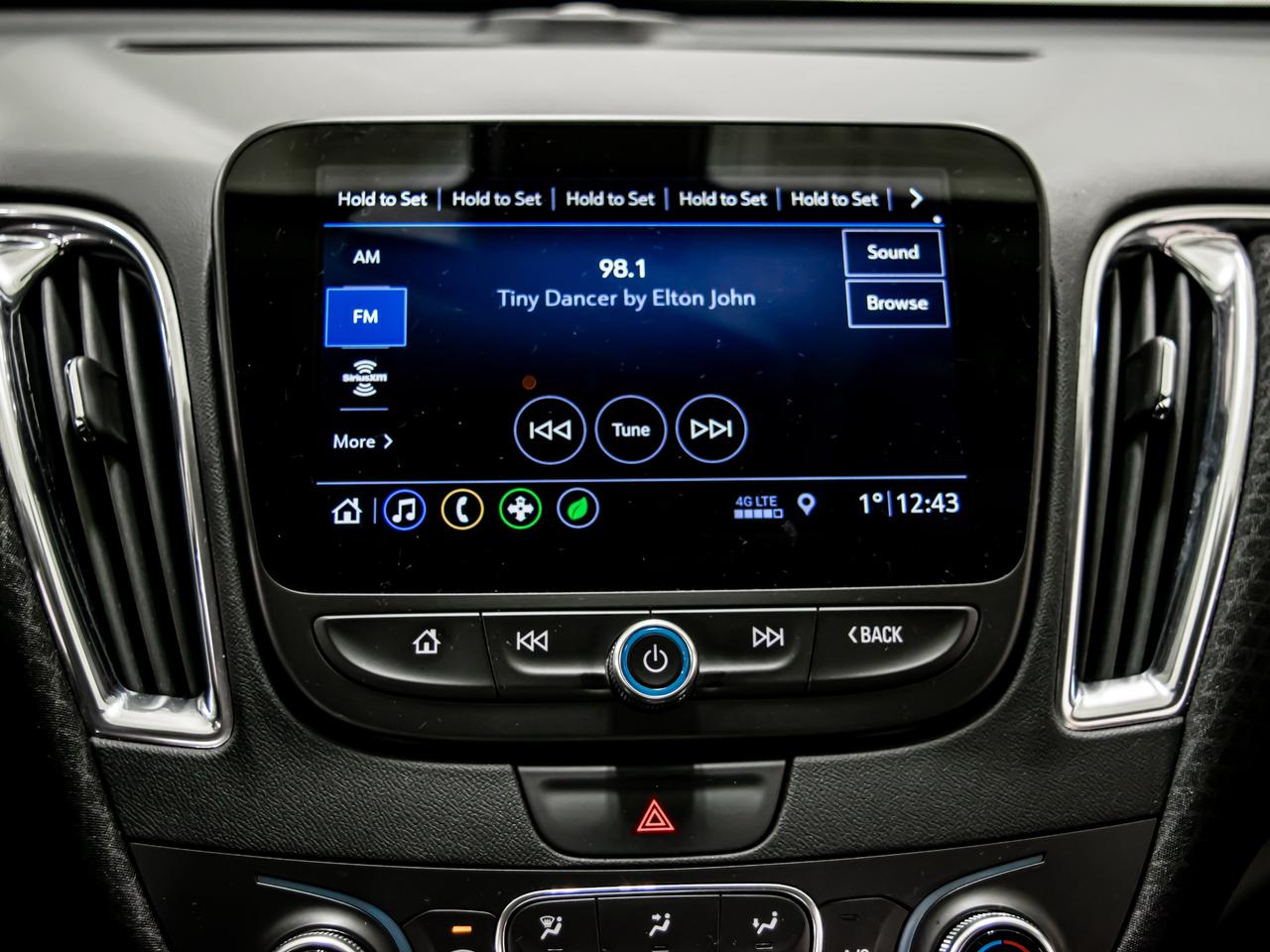 2019 Chevrolet Malibu HYBRID APPLE CARPLAY REAR VIEW CAMERA Photo