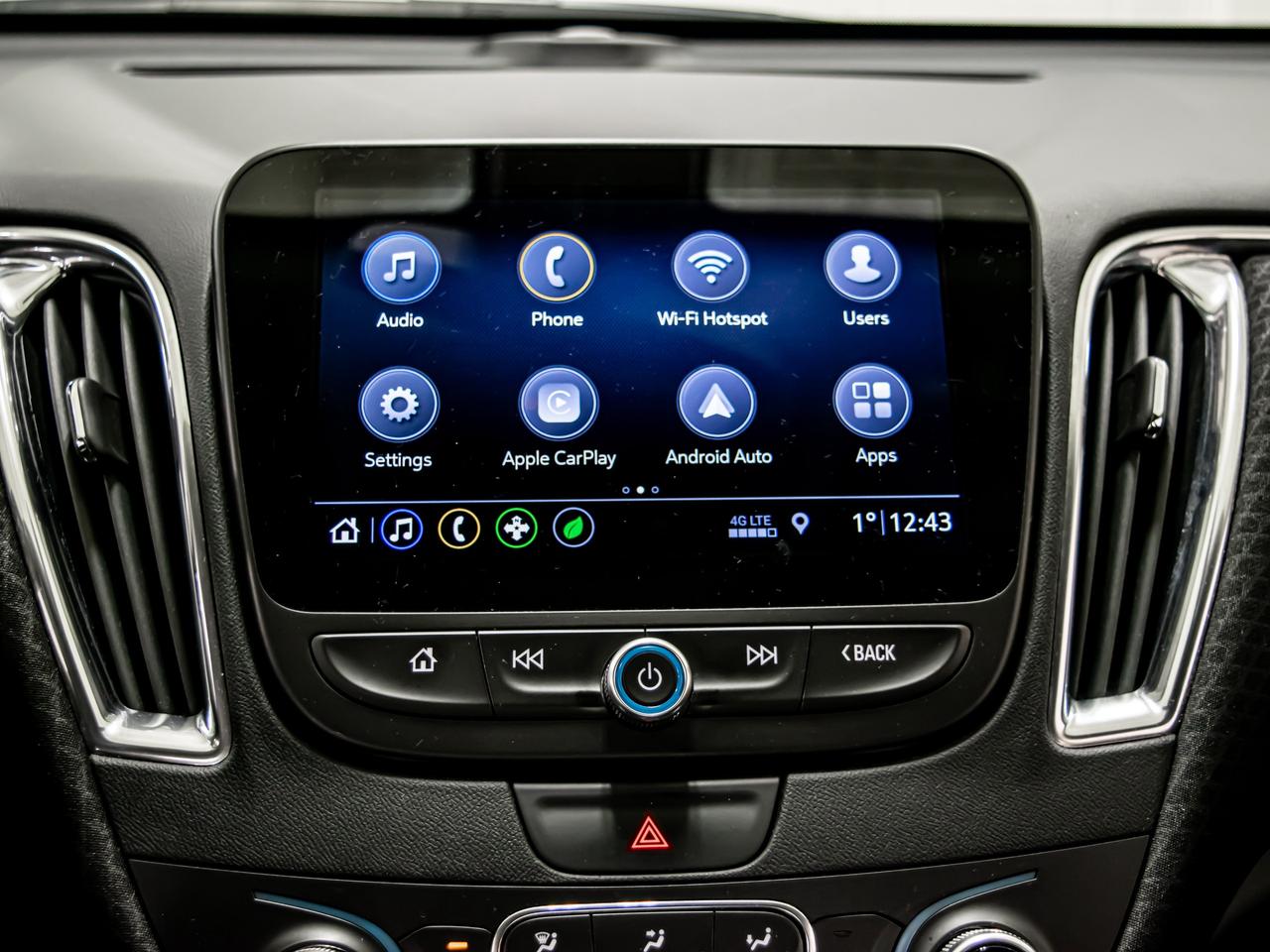 2019 Chevrolet Malibu HYBRID APPLE CARPLAY REAR VIEW CAMERA Photo