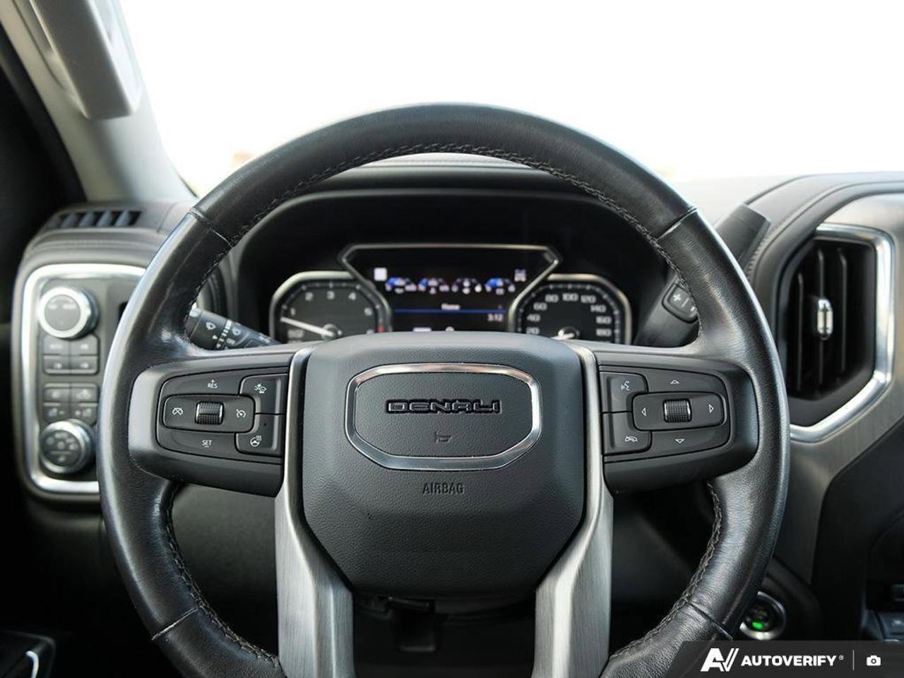 2021 GMC Sierra 1500 DenaliDENALI, CREW, 4X4, 5.3L, NAV, ROOF, 1-OWNER! Photo