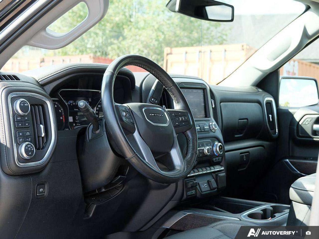 2021 GMC Sierra 1500 DENALI, CREW, 4X4, 5.3L, NAV, ROOF, 1-OWNER! Photo