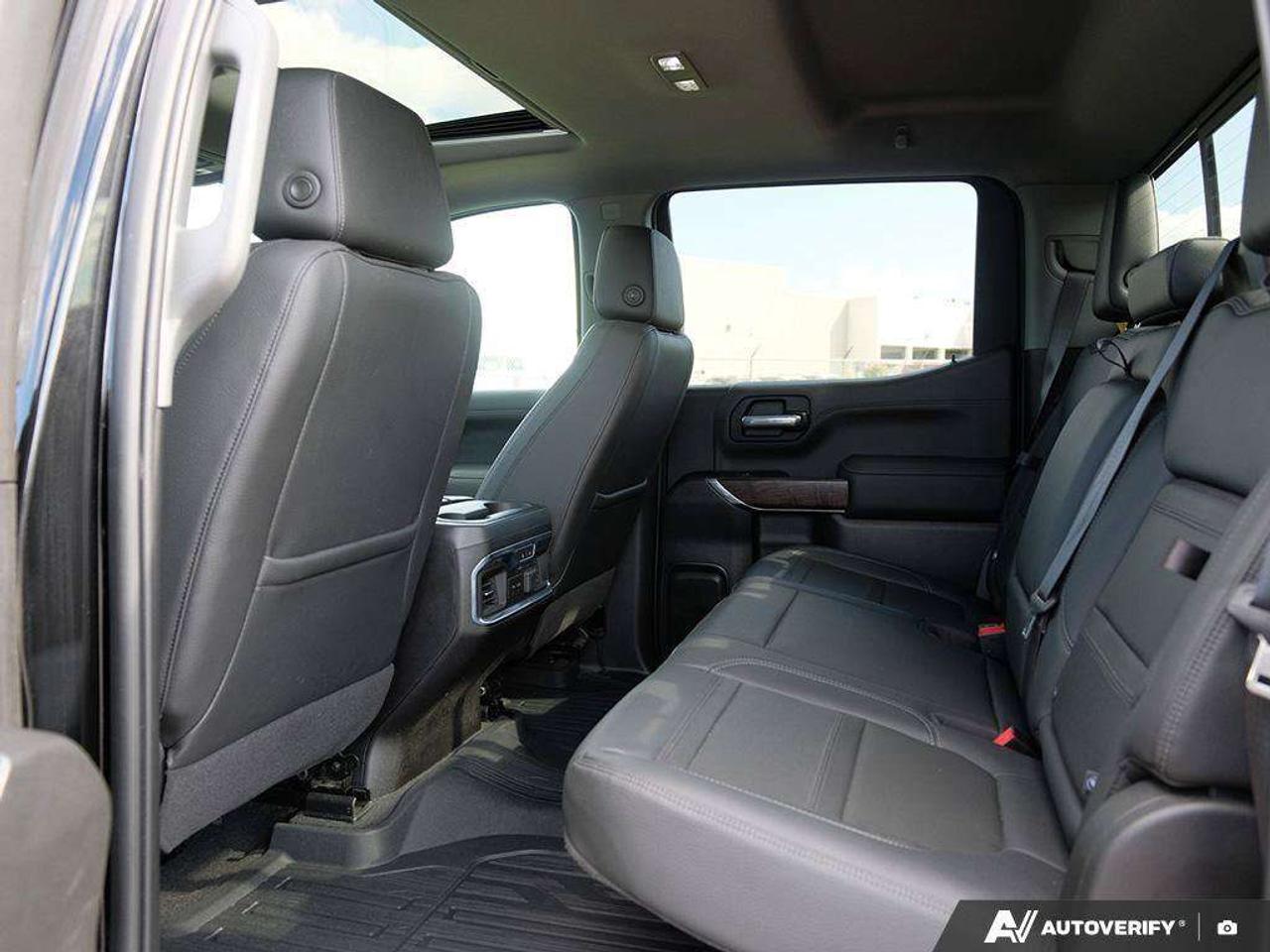2021 GMC Sierra 1500 DENALI, CREW, 4X4, 5.3L, NAV, ROOF, 1-OWNER! Photo