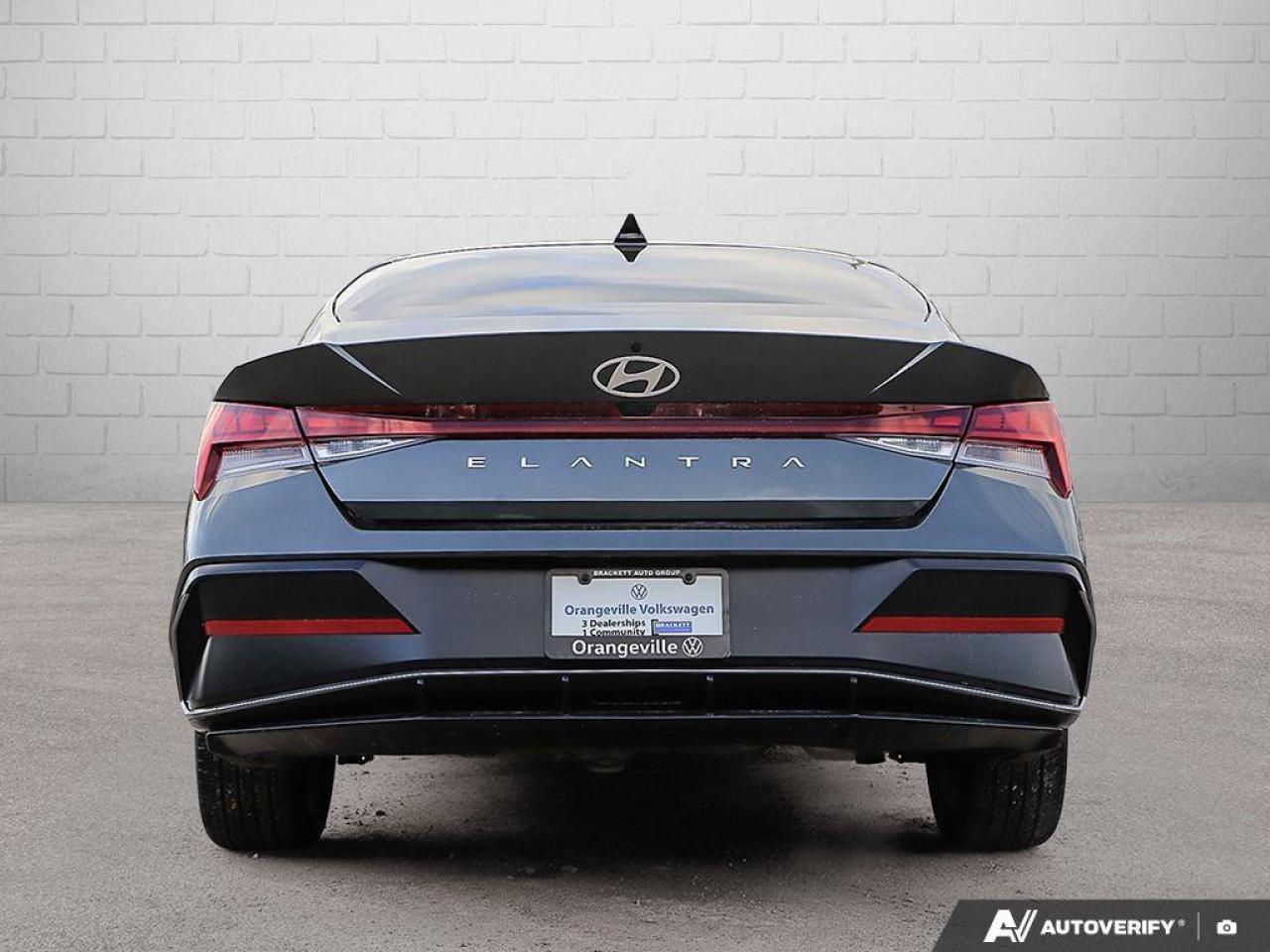2024 Hyundai Elantra LuxuryACCIDENT-FREE, HTD LEATHER, SUNROOF, LANE KE Photo