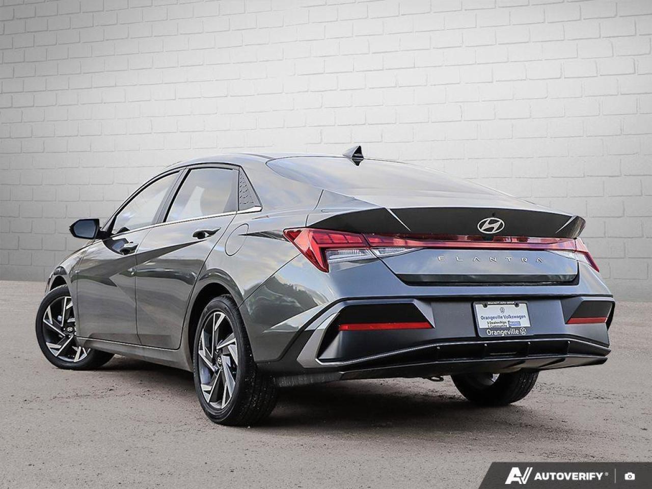 2024 Hyundai Elantra LuxuryACCIDENT-FREE, HTD LEATHER, SUNROOF, LANE KE Photo3