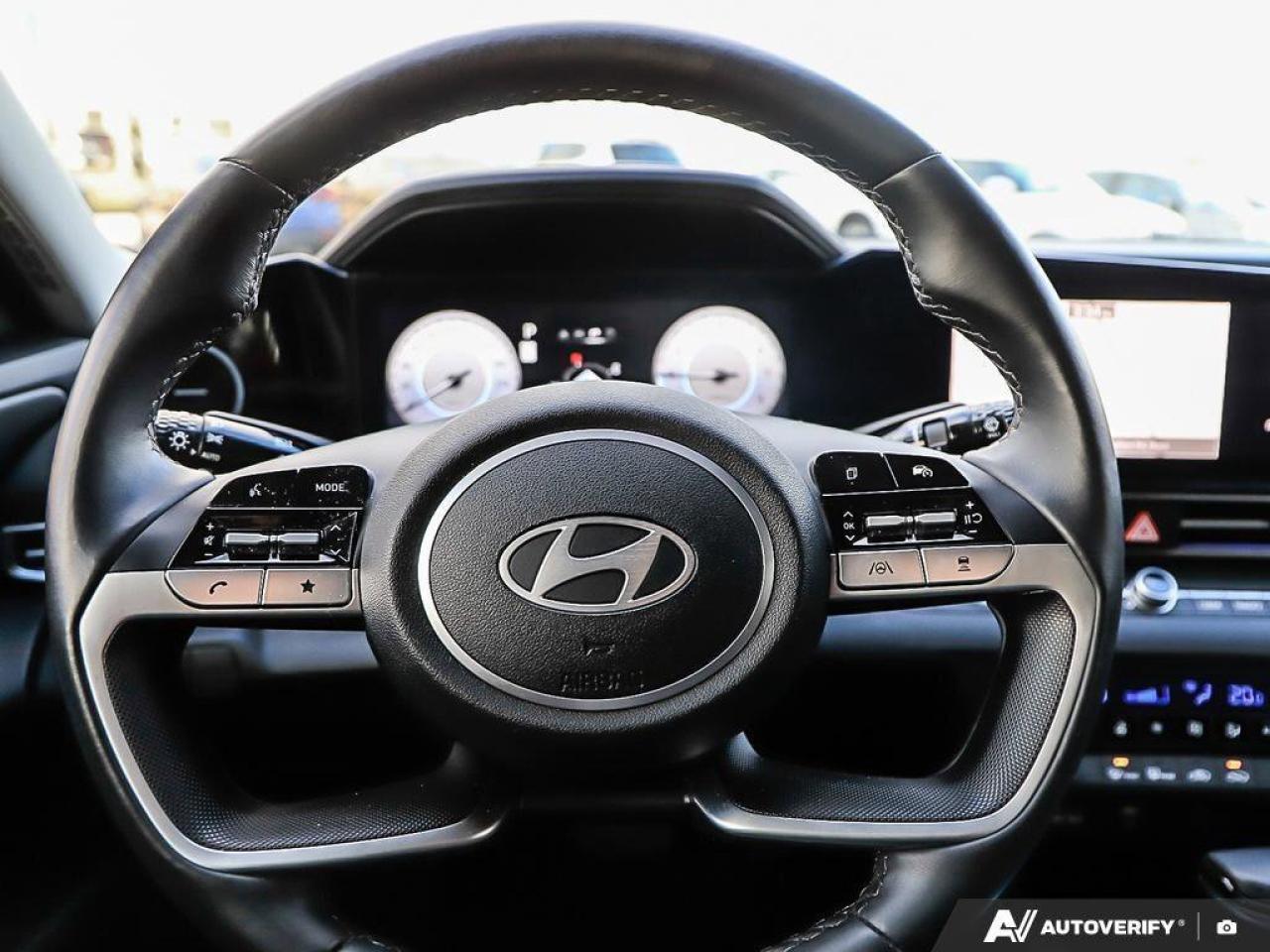 2024 Hyundai Elantra LuxuryACCIDENT-FREE, HTD LEATHER, SUNROOF, LANE KE Photo