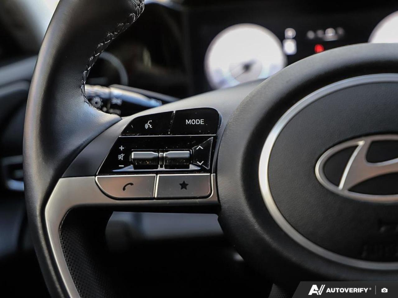 2024 Hyundai Elantra LuxuryACCIDENT-FREE, HTD LEATHER, SUNROOF, LANE KE Photo