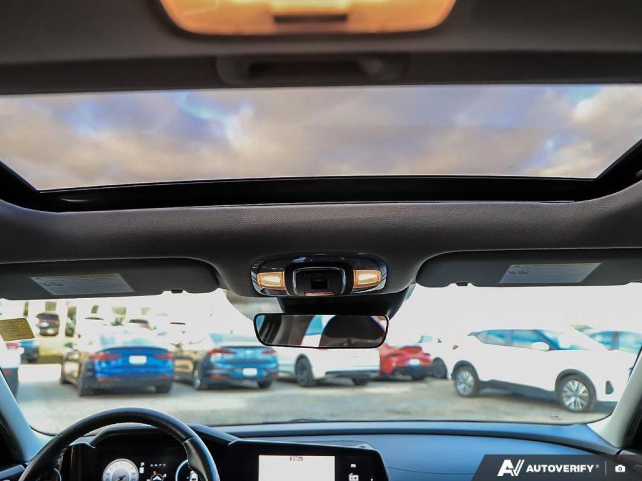 2024 Hyundai Elantra LuxuryACCIDENT-FREE, HTD LEATHER, SUNROOF, LANE KE Photo