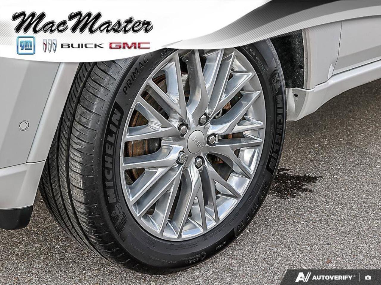 2018 Jeep Grand Cherokee OverlandOVERLAND, HEMI, 4X4, NAV, ROOF, HTD/COOL! Photo