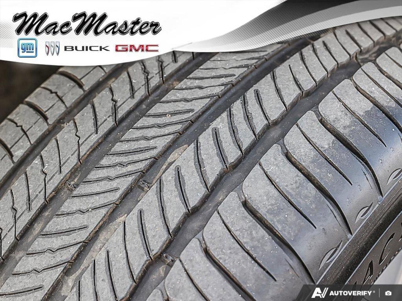 2018 Jeep Grand Cherokee OverlandOVERLAND, HEMI, 4X4, NAV, ROOF, HTD/COOL! Photo