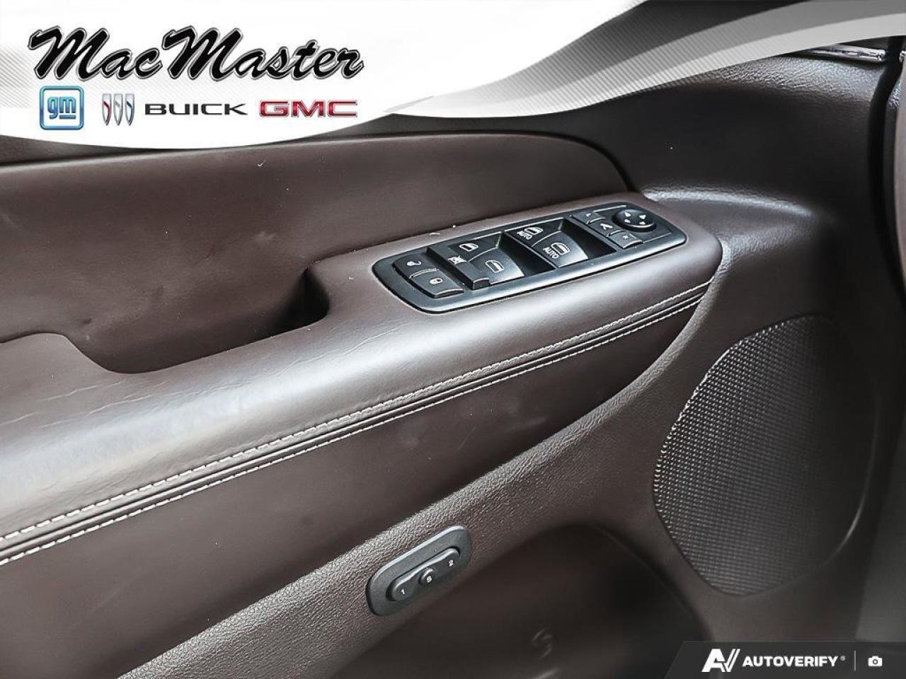 2018 Jeep Grand Cherokee OverlandOVERLAND, HEMI, 4X4, NAV, ROOF, HTD/COOL! Photo