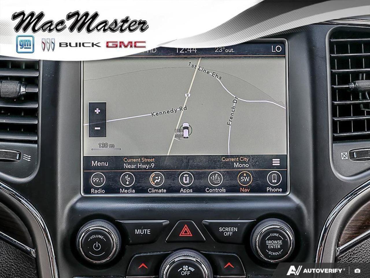 2018 Jeep Grand Cherokee OverlandOVERLAND, HEMI, 4X4, NAV, ROOF, HTD/COOL! Photo