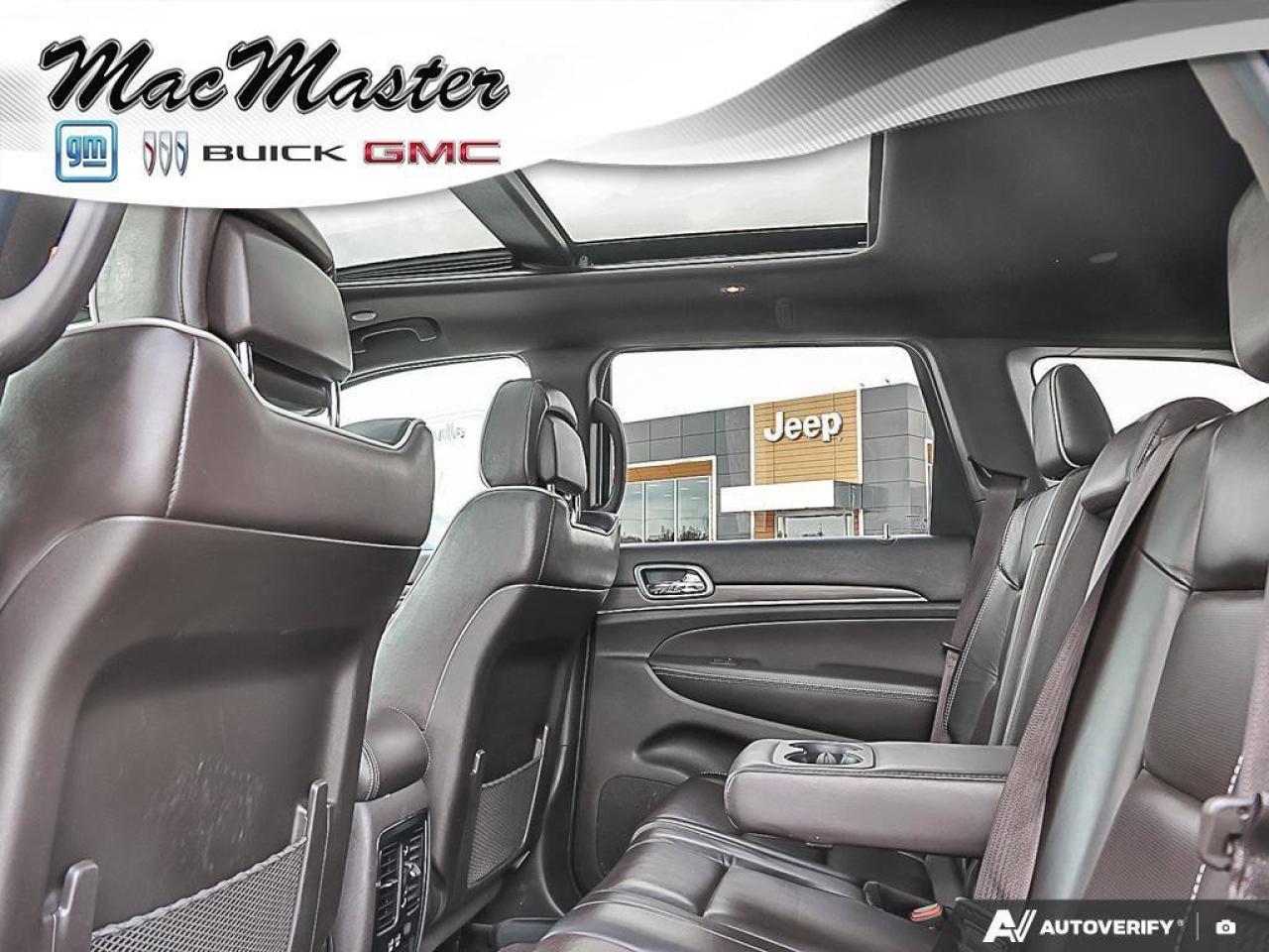 2018 Jeep Grand Cherokee OverlandOVERLAND, HEMI, 4X4, NAV, ROOF, HTD/COOL! Photo