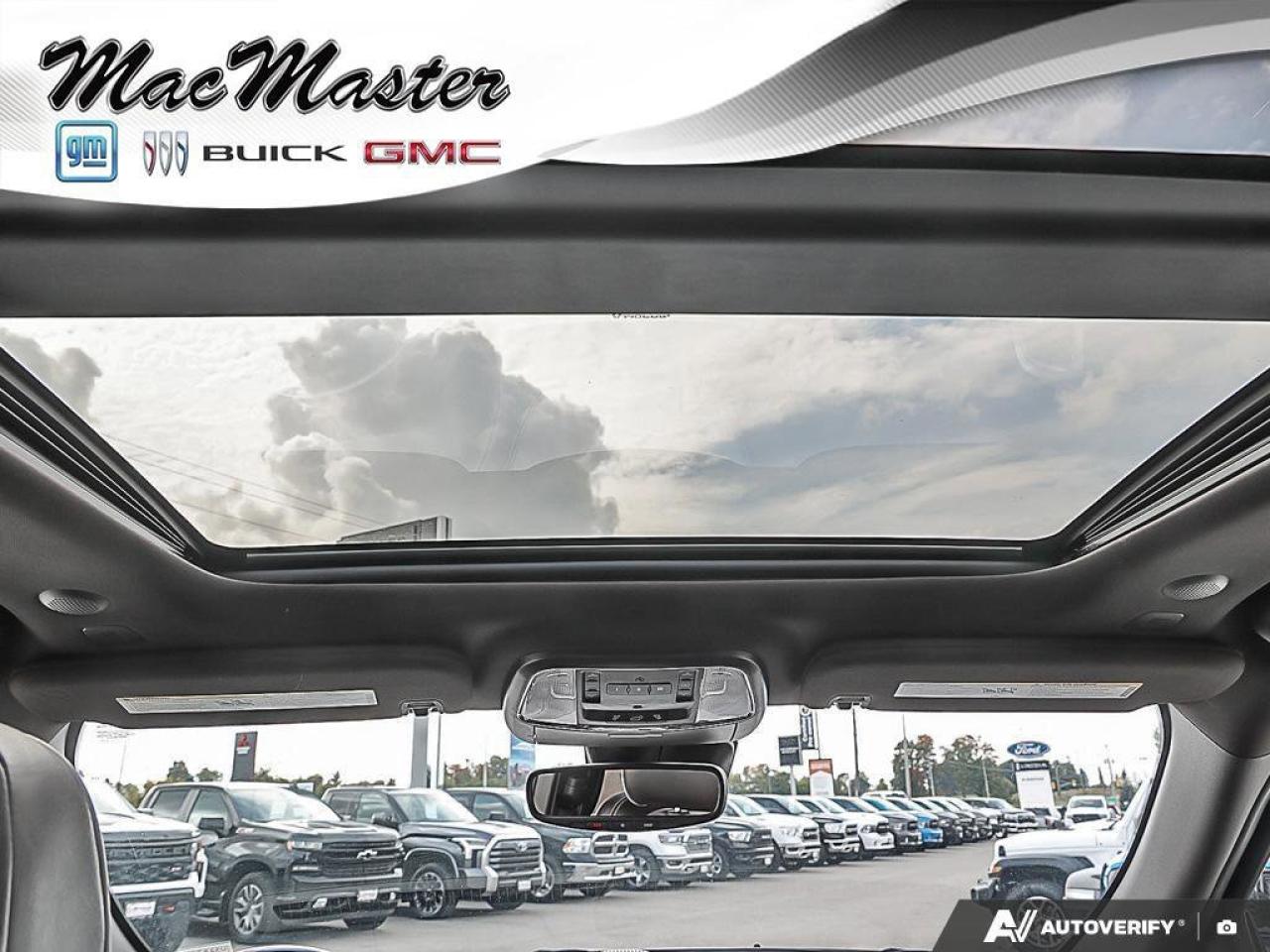 2018 Jeep Grand Cherokee OverlandOVERLAND, HEMI, 4X4, NAV, ROOF, HTD/COOL! Photo