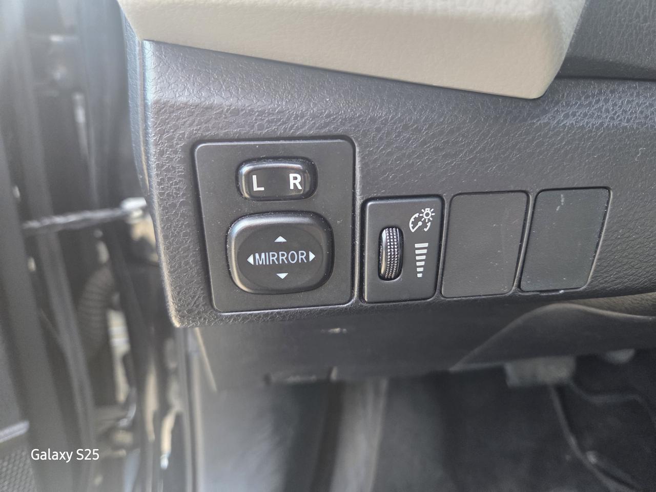 2016 Toyota Corolla LE AUTO AIR BLUE TOOTH REAR VIEW CAMERA $ 12,988.0 Photo