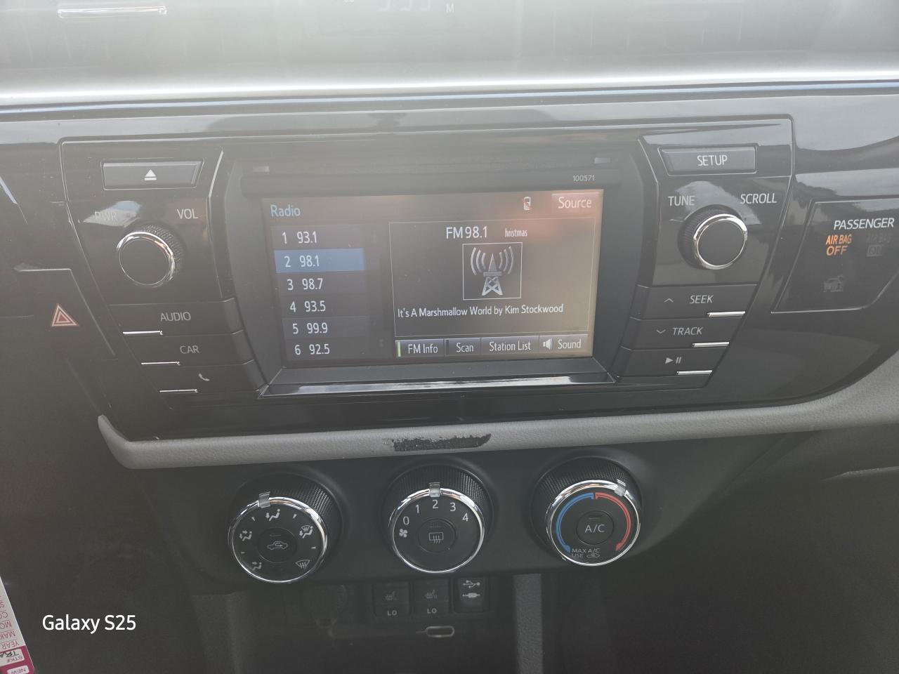 2016 Toyota Corolla LE AUTO AIR BLUE TOOTH REAR VIEW CAMERA $ 12,988.0 Photo