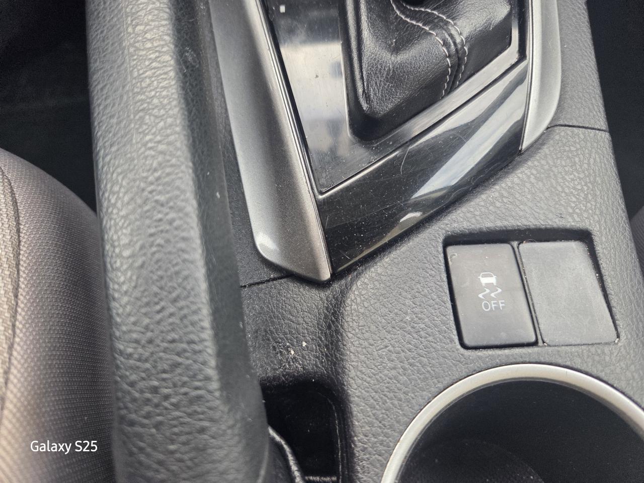 2016 Toyota Corolla LE AUTO AIR BLUE TOOTH REAR VIEW CAMERA $ 12,988.0 Photo