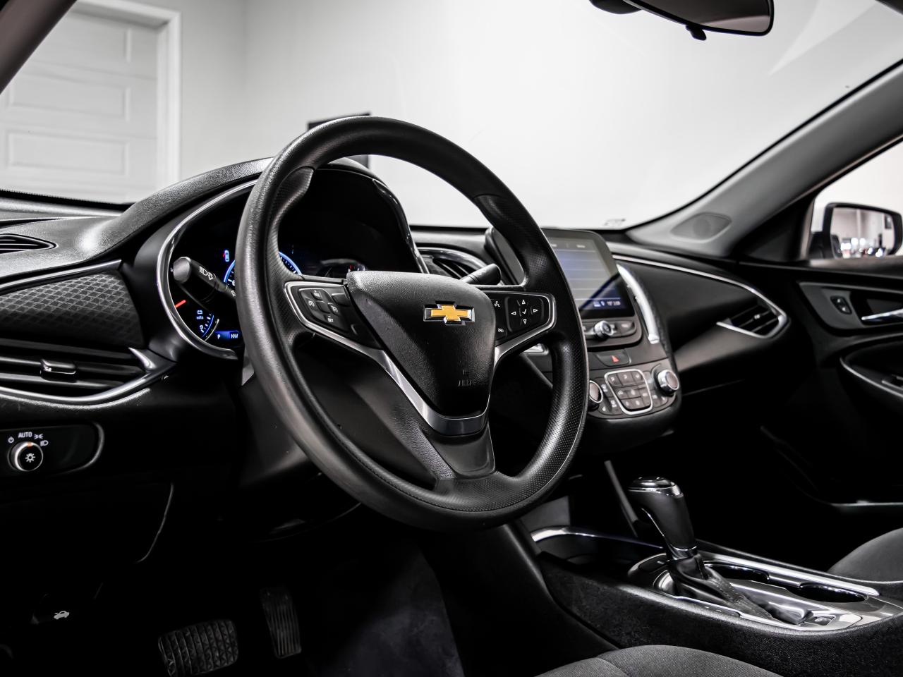 2019 Chevrolet Malibu HYBRID REAR VIEW CAMERA APPLE CARPLAY Photo