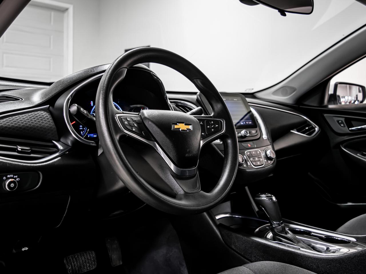 2019 Chevrolet Malibu HYBRID REAR VIEW CAMERA APPLE CARPLAY Photo