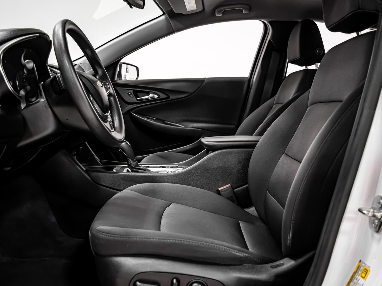 2019 Chevrolet Malibu HYBRID REAR VIEW CAMERA APPLE CARPLAY Photo