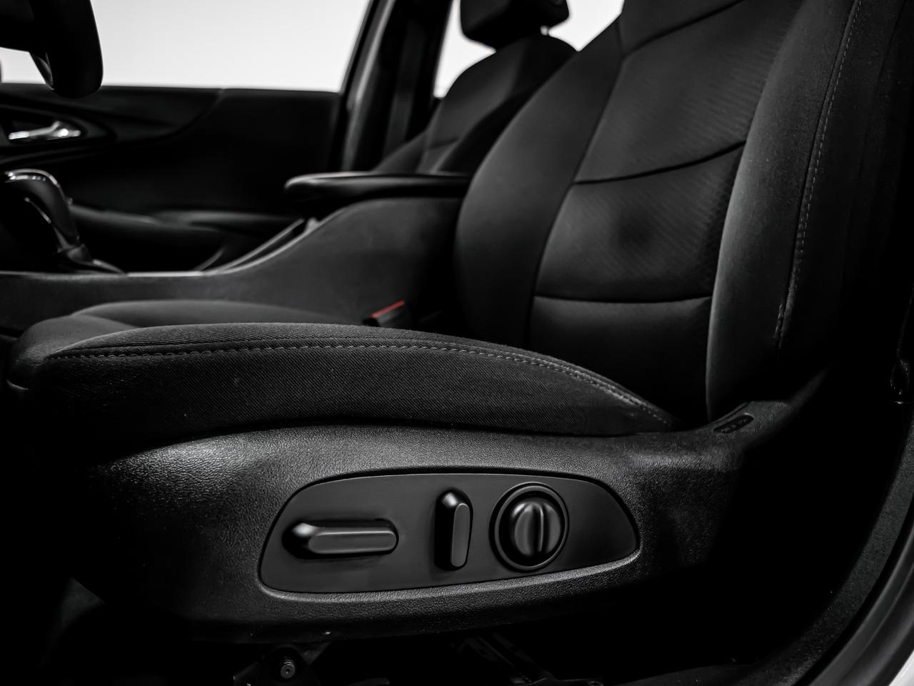 2019 Chevrolet Malibu HYBRID REAR VIEW CAMERA APPLE CARPLAY Photo