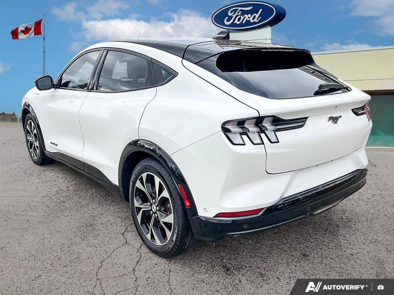 2021 Ford Mustang Mach-E Premium   LEASE RETURN   GLASS ROOF   EXT BATT LEA Photo4