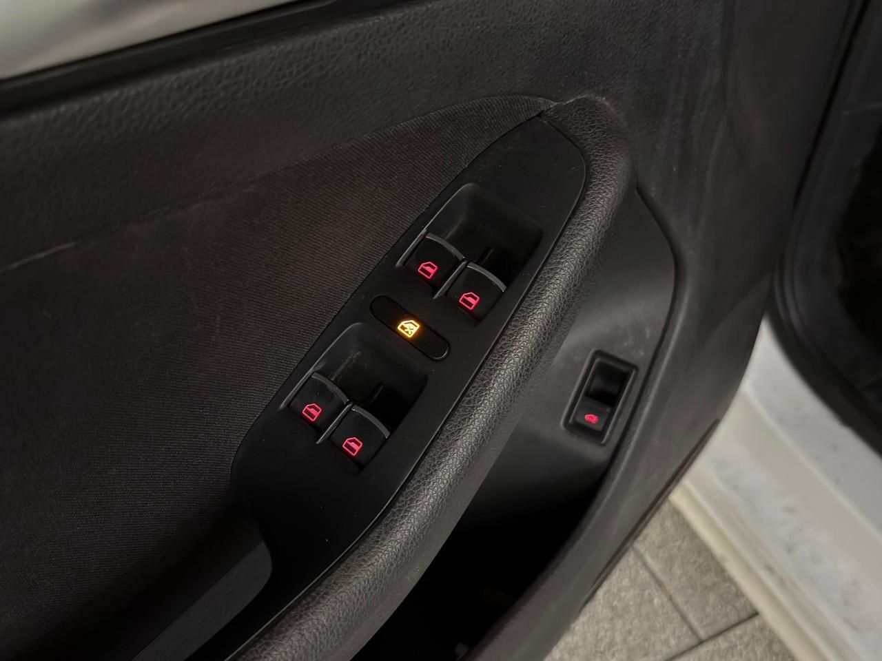 2016 Volkswagen Jetta Sedan ComfortlineCERTIFIED AS-TRADED, ONE-OWNER, ACCIDEN Photo