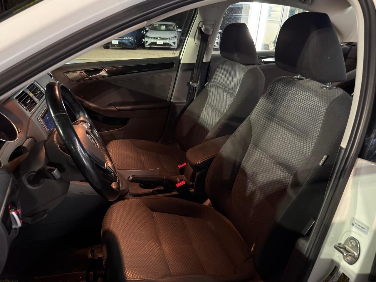 2016 Volkswagen Jetta Sedan ComfortlineCERTIFIED AS-TRADED, ONE-OWNER, ACCIDEN Photo