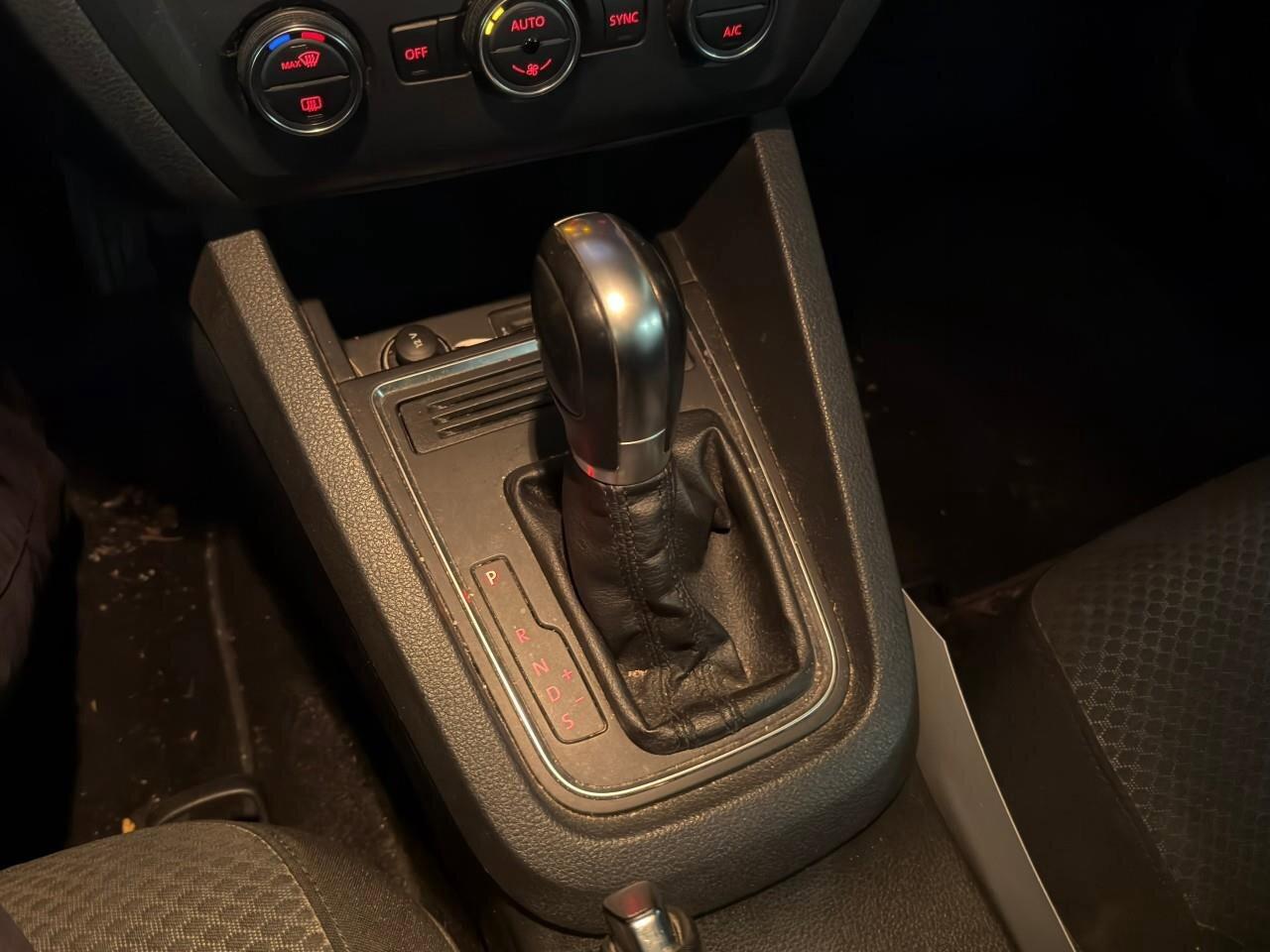 2016 Volkswagen Jetta Sedan ComfortlineCERTIFIED AS-TRADED, ONE-OWNER, ACCIDEN Photo