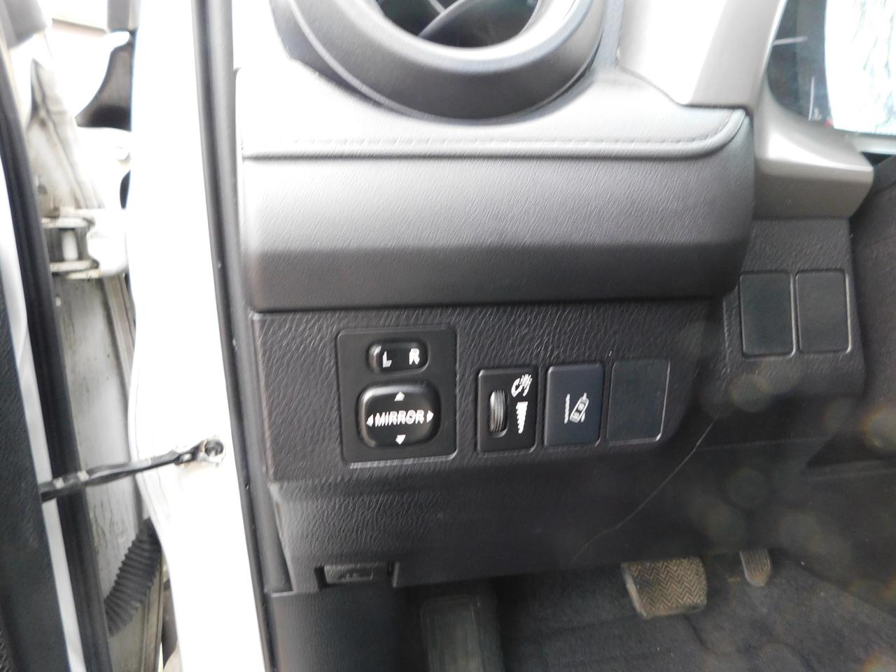 2017 Toyota RAV4 LE  BACKUP CAMERA HEATED SEATS BLUE TOOTH Photo