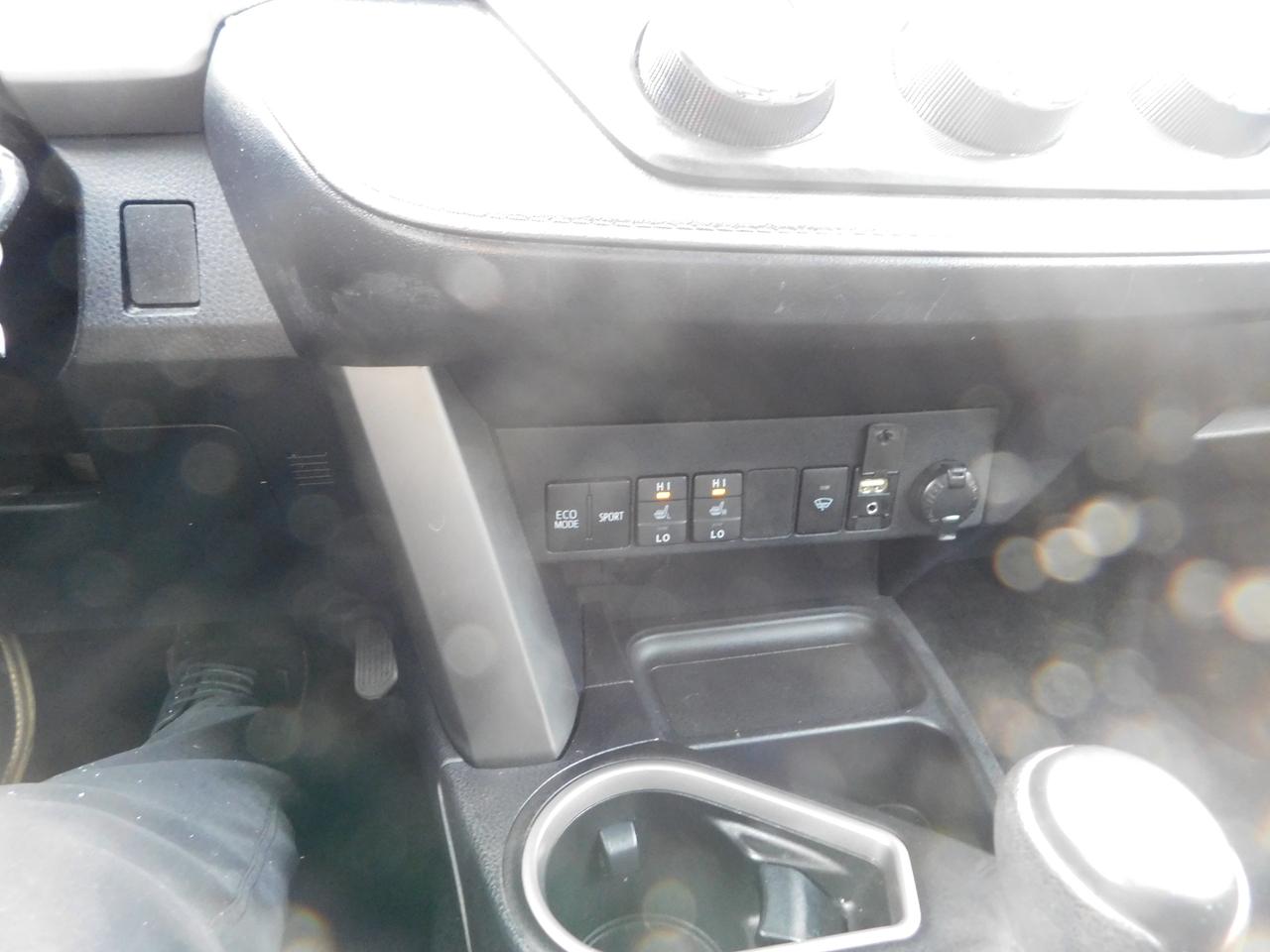 2017 Toyota RAV4 LE  BACKUP CAMERA HEATED SEATS BLUE TOOTH Photo