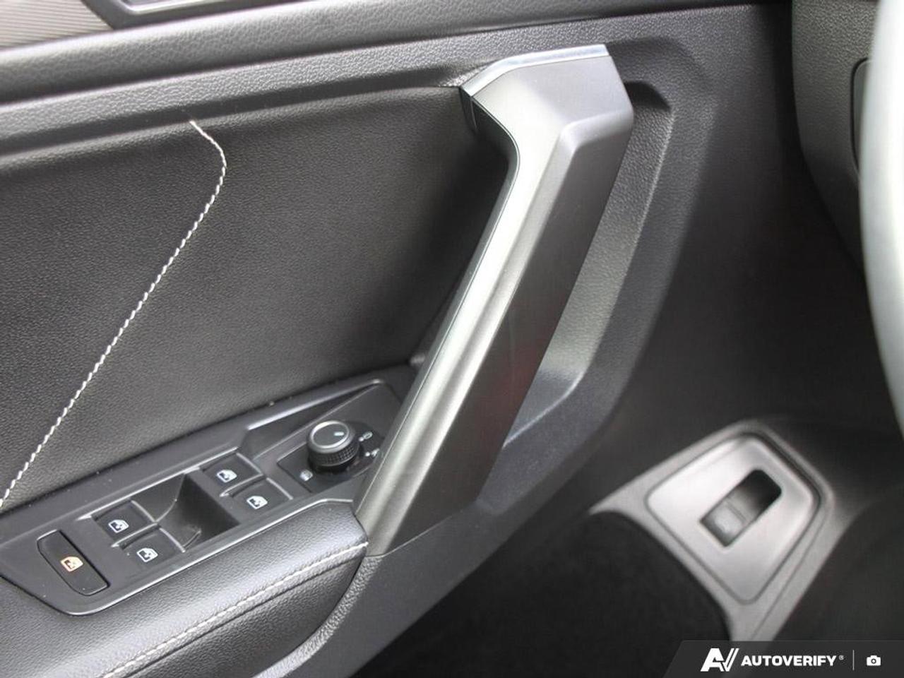 2022 Volkswagen Tiguan ComfortlineACCIDENT-FREE, AWD, CARPLAY, AWD, HTD S Photo