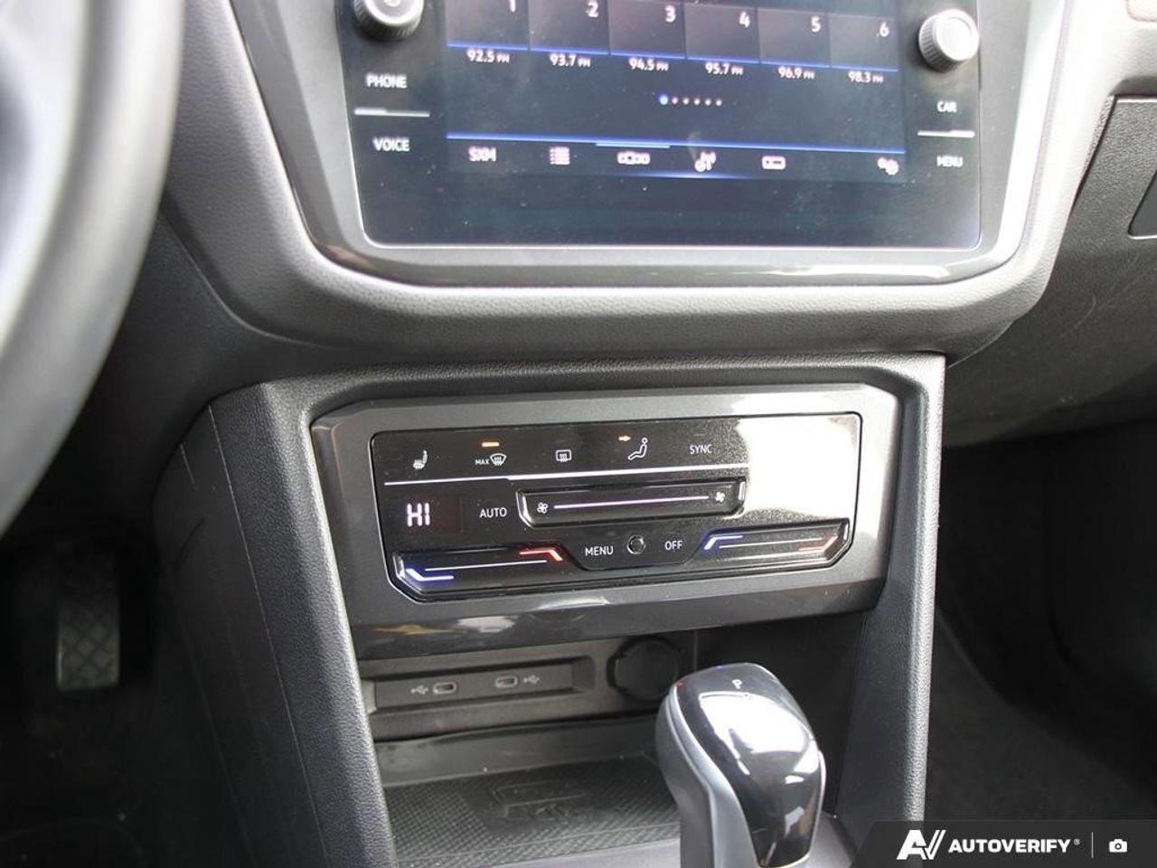 2022 Volkswagen Tiguan ComfortlineACCIDENT-FREE, AWD, CARPLAY, AWD, HTD S Photo