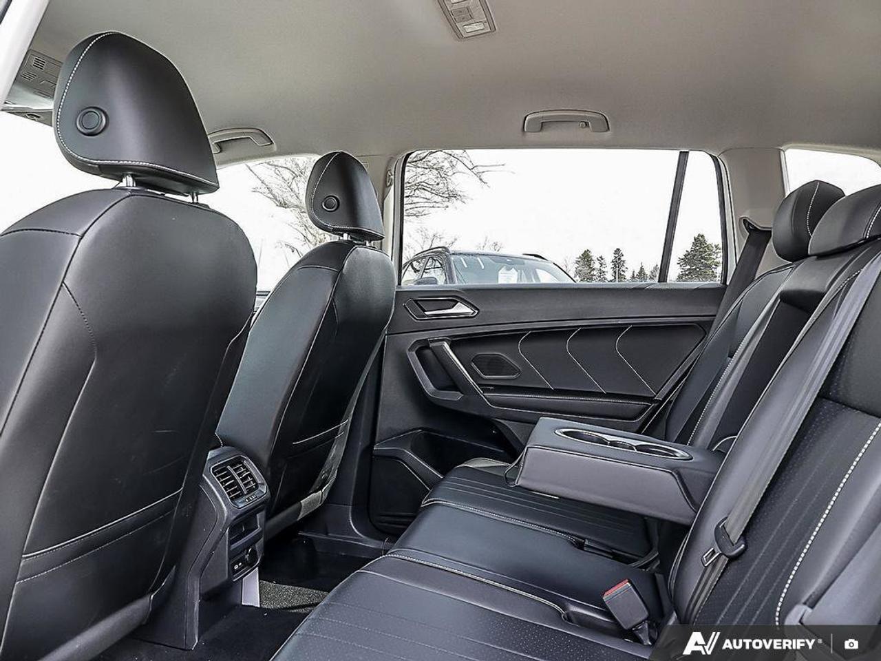 2022 Volkswagen Tiguan ComfortlineACCIDENT-FREE, AWD, CARPLAY, AWD, HTD S Photo